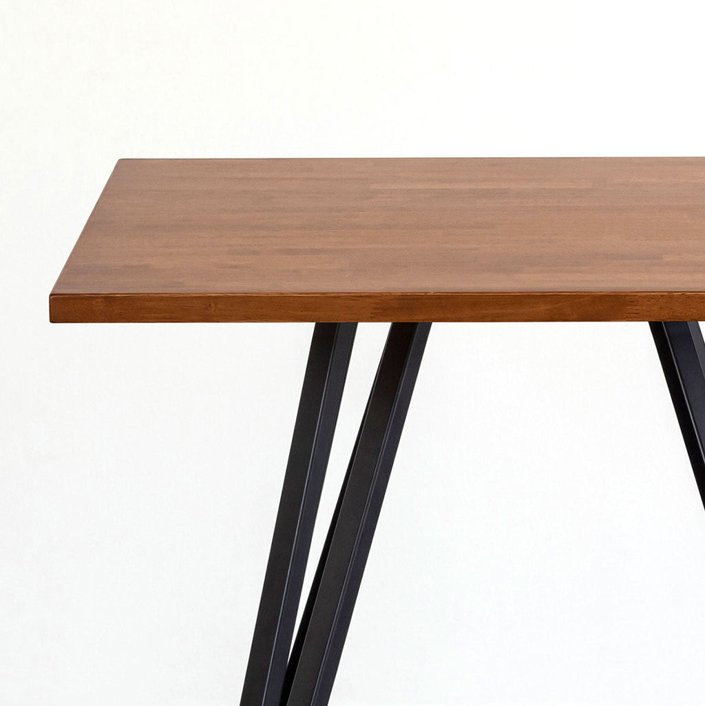 Kanademonoラバーウッド・TeakBrownのスクエア天板と三角のチューブが華やかなアイアン脚を組み合わせたカフェテーブルの天板と脚