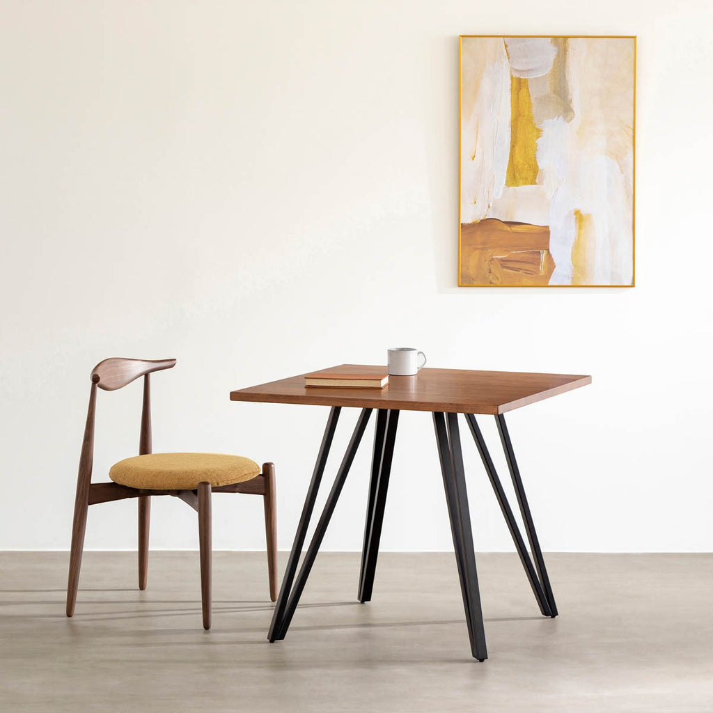 Kanademonoラバーウッド・TeakBrownのスクエア天板と三角のチューブが華やかなアイアン脚を組み合わせたカフェテーブルと椅子