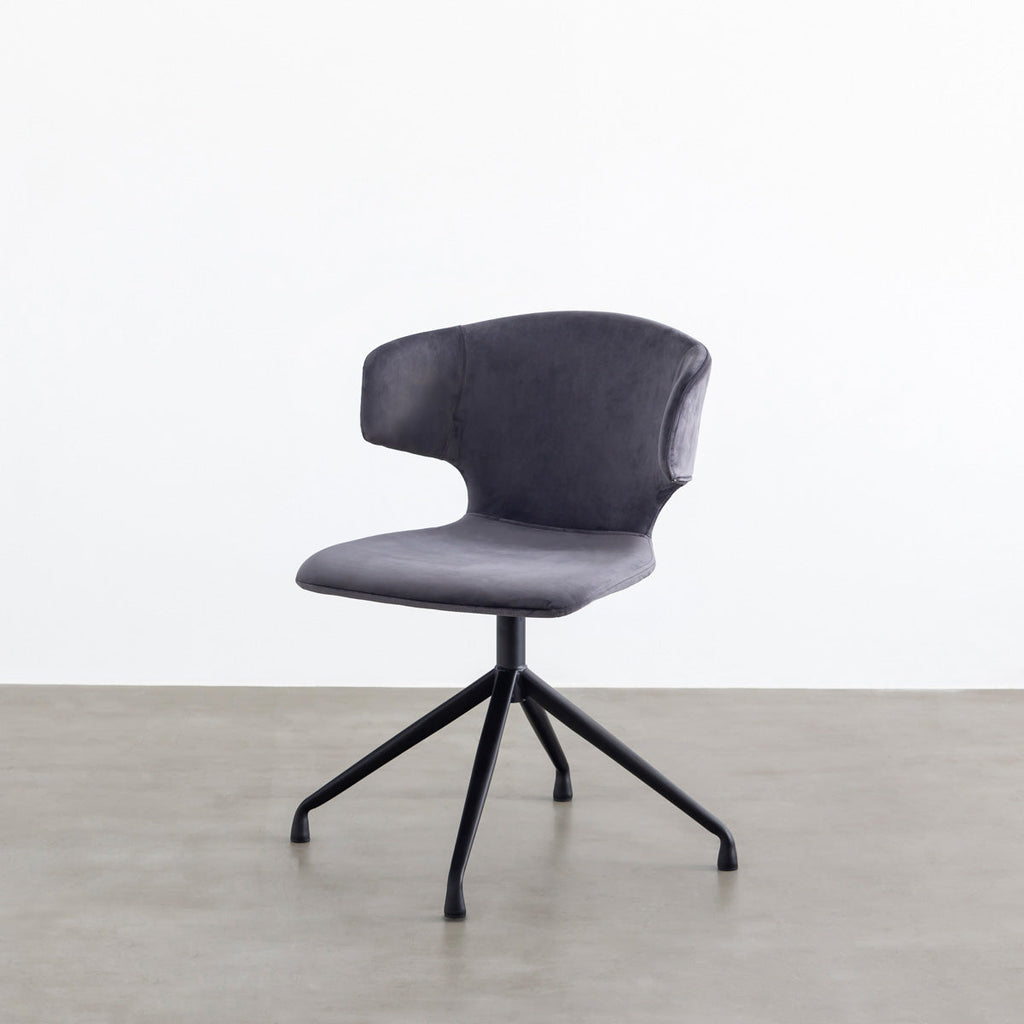 Kanademonoのベロア調で光沢感のあるシルバーグレーのダイニングチェア