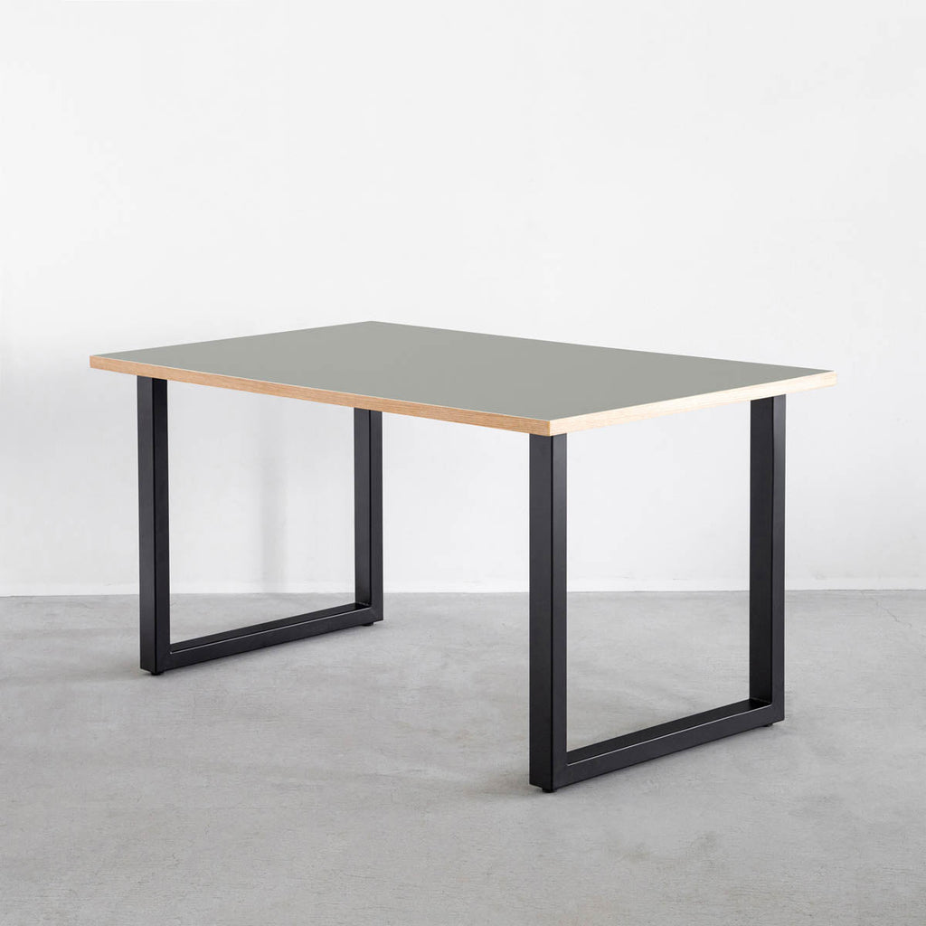 かなでもののファニチャーリノリウム素材の天板Ashを使用したテーブル