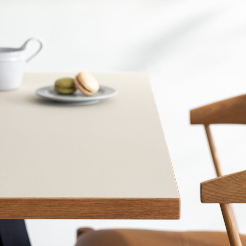 ファニチャーリノリウムMushroomのスクエアカフェテーブルの使用例2