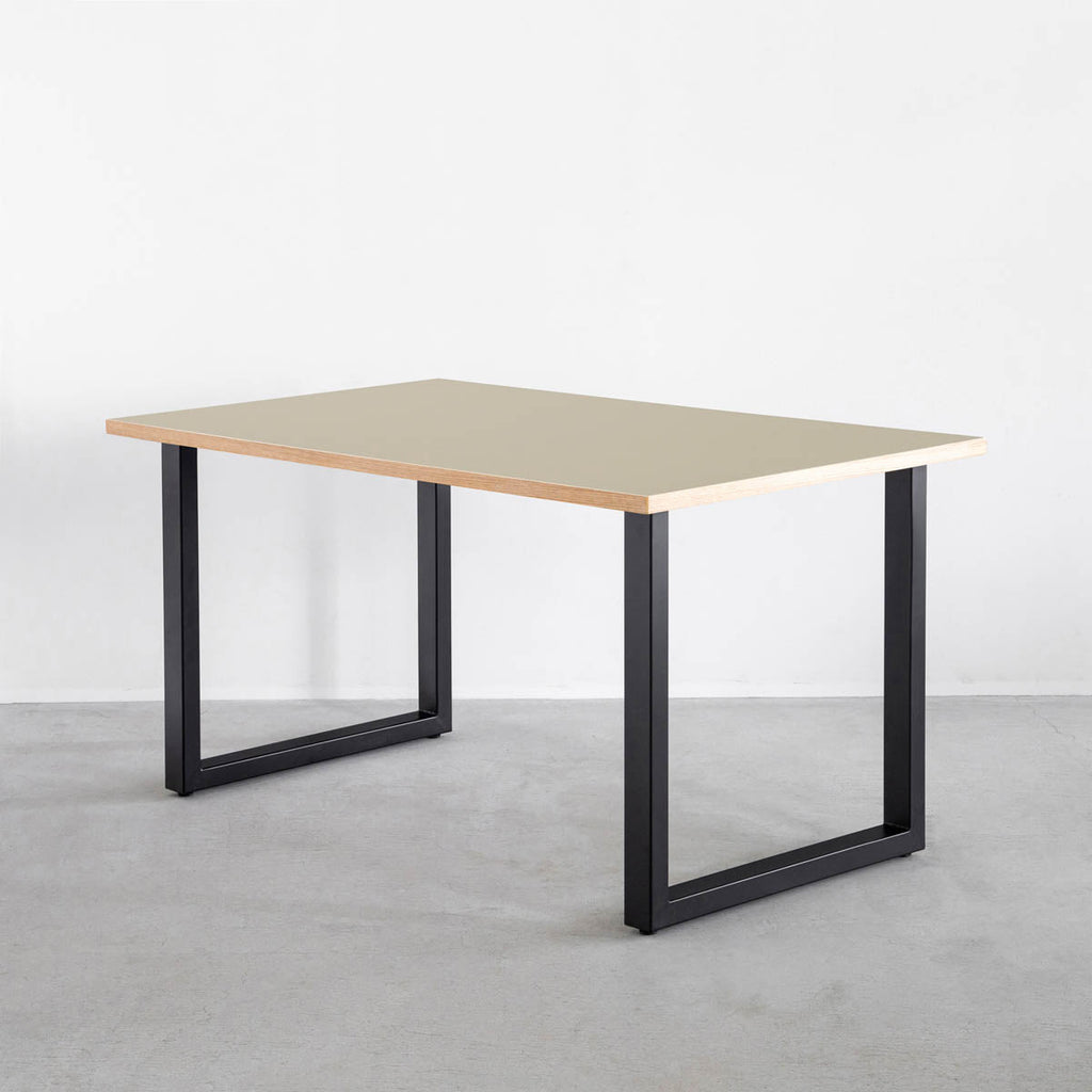 かなでもののファニチャーリノリウム素材の天板Pebbleを使用したテーブル