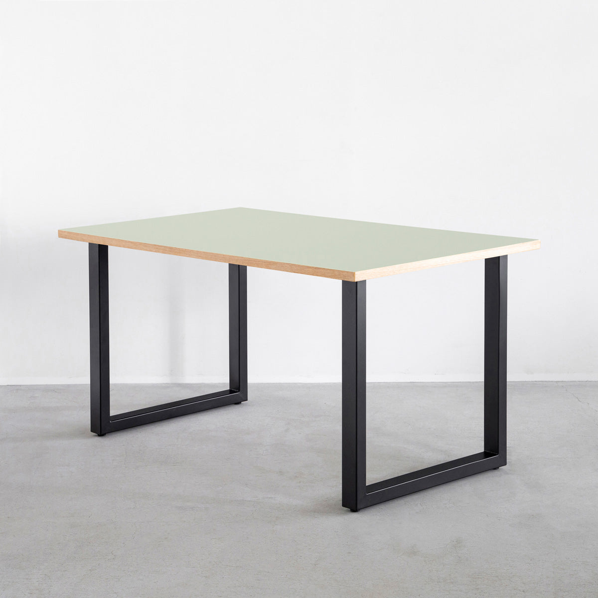 かなでもののファニチャーリノリウム素材の天板Pistachioを使用したテーブル