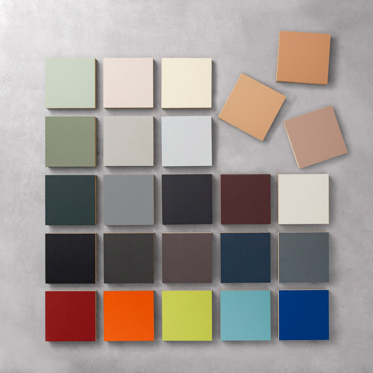 KANADEMONOの24色のファニチャーリノリウム素材の天板