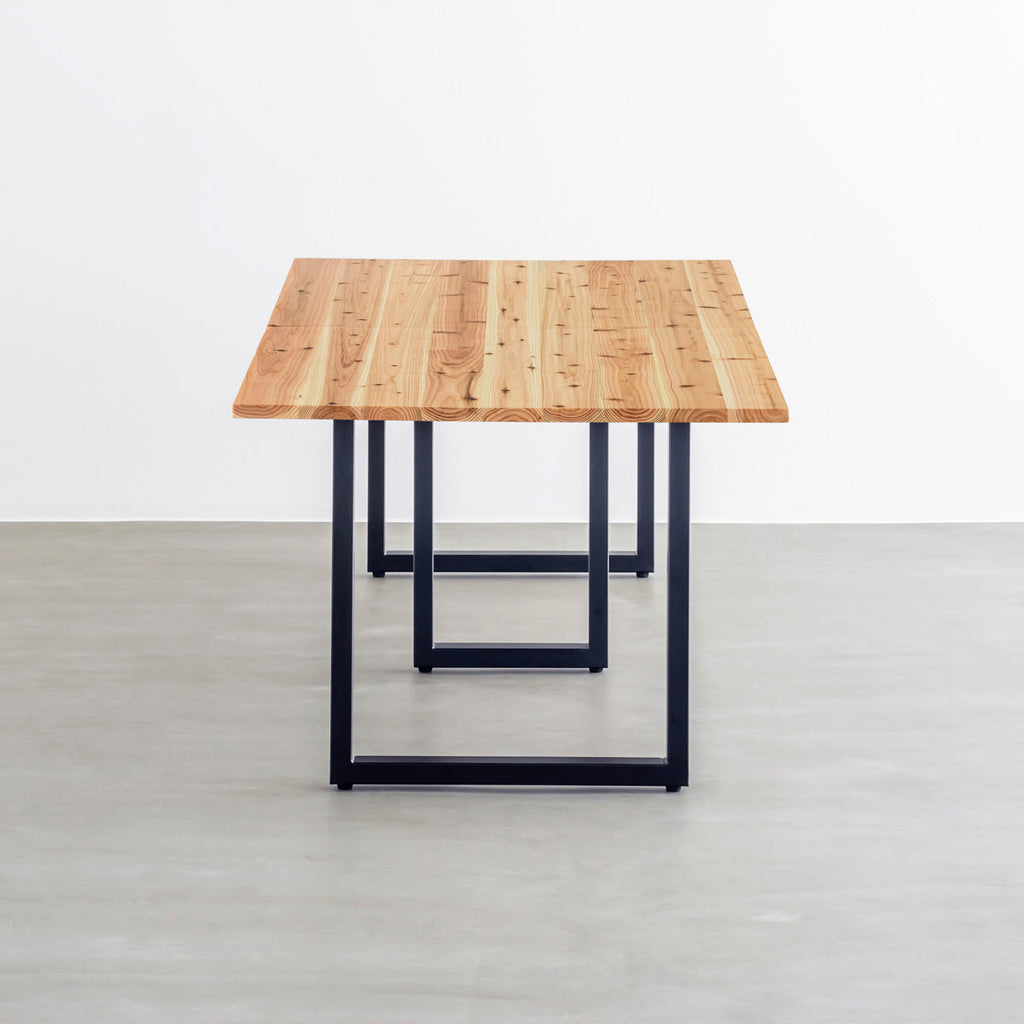 かなでものの木の温もり溢れる杉無垢材とマットブラックのスクエア鉄脚を組み合わせたシンプルモダンな大型テーブル3