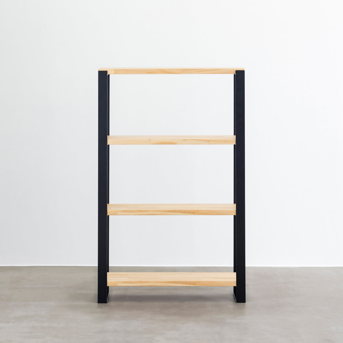 Kanademonoのパイン材の棚板とブラックのアイアンで製作したシェルフ（正面）