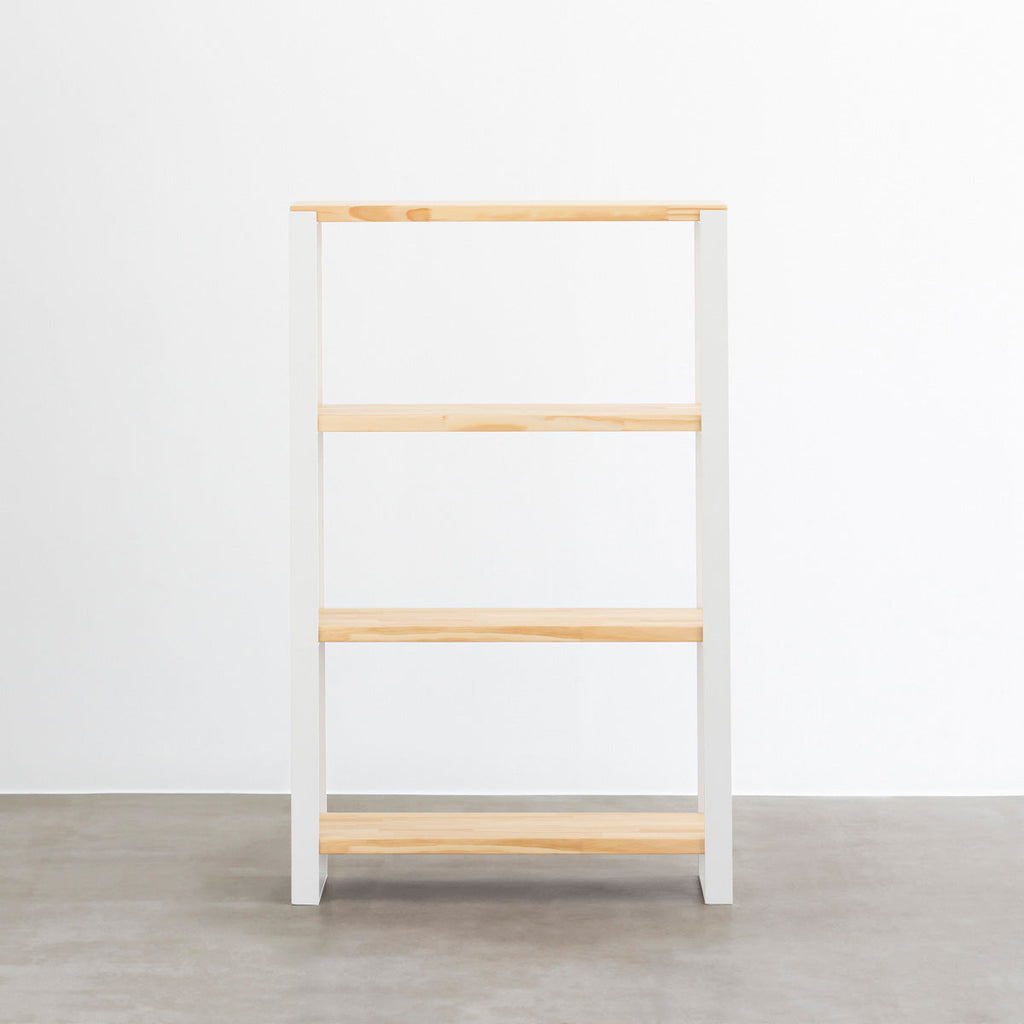 Kanademonoのパイン材の棚板とホワイトのアイアンで製作したシェルフ（正面）