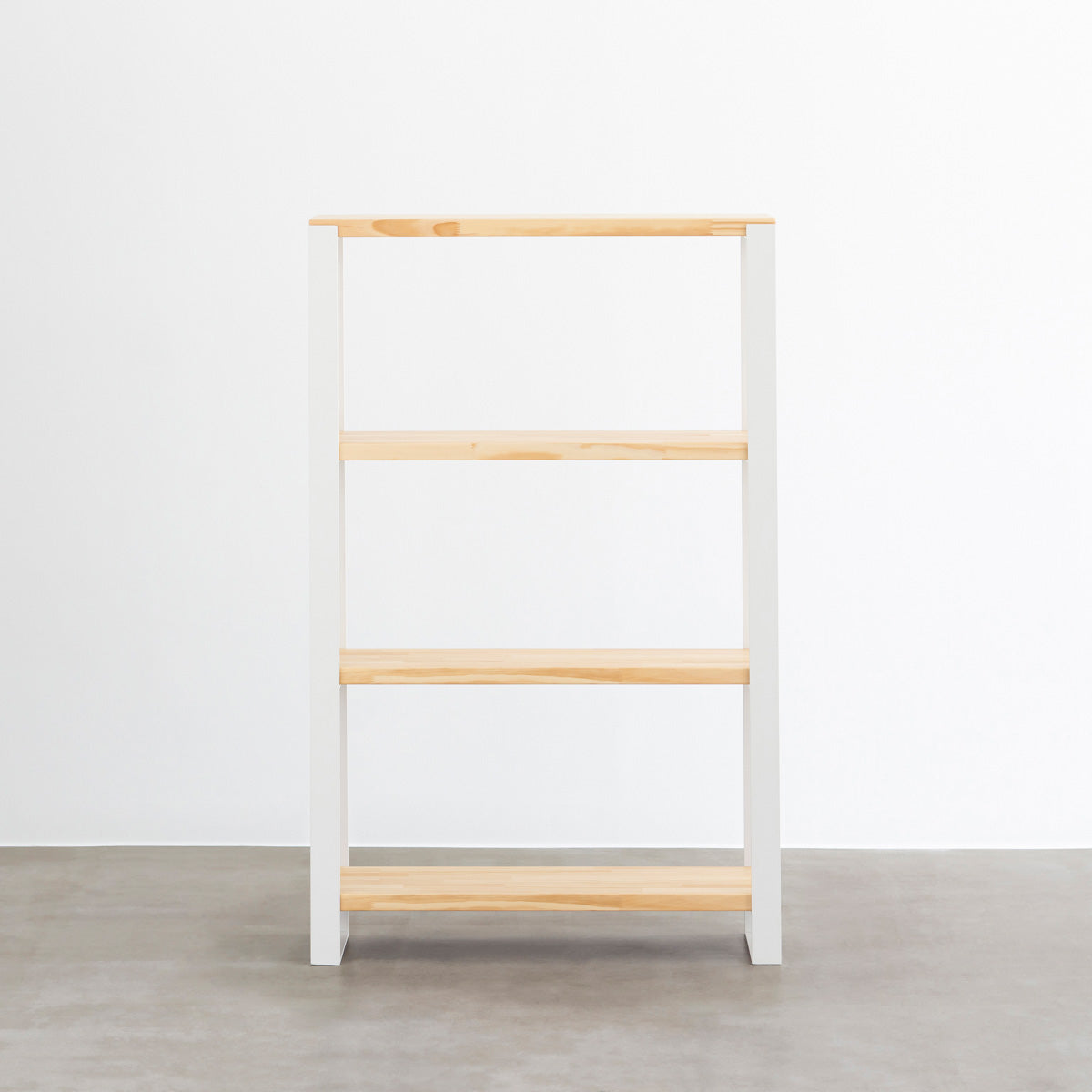 Kanademonoのパイン材の棚板とホワイトのアイアンで製作したシェルフ（正面）