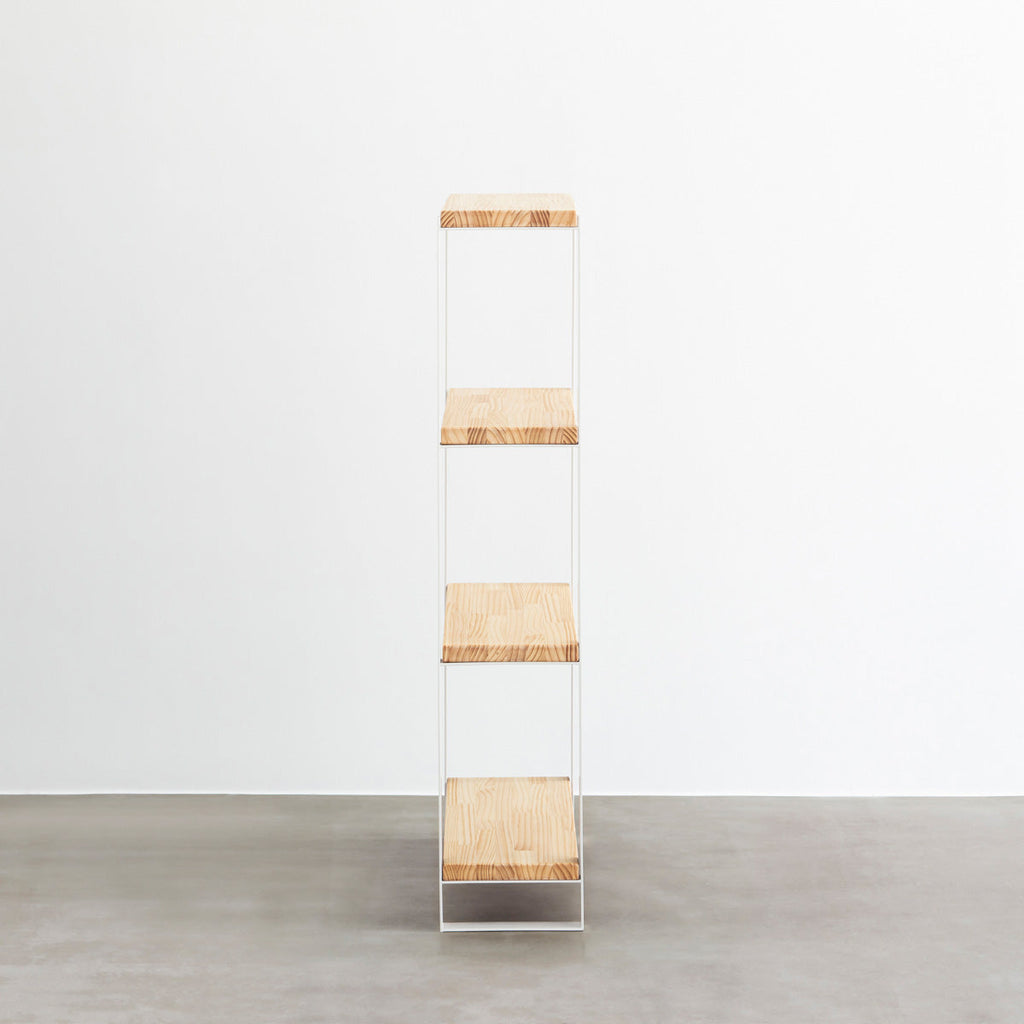 Kanademonoのパイン材の棚板とホワイトのアイアンで製作したシェルフ（側面）