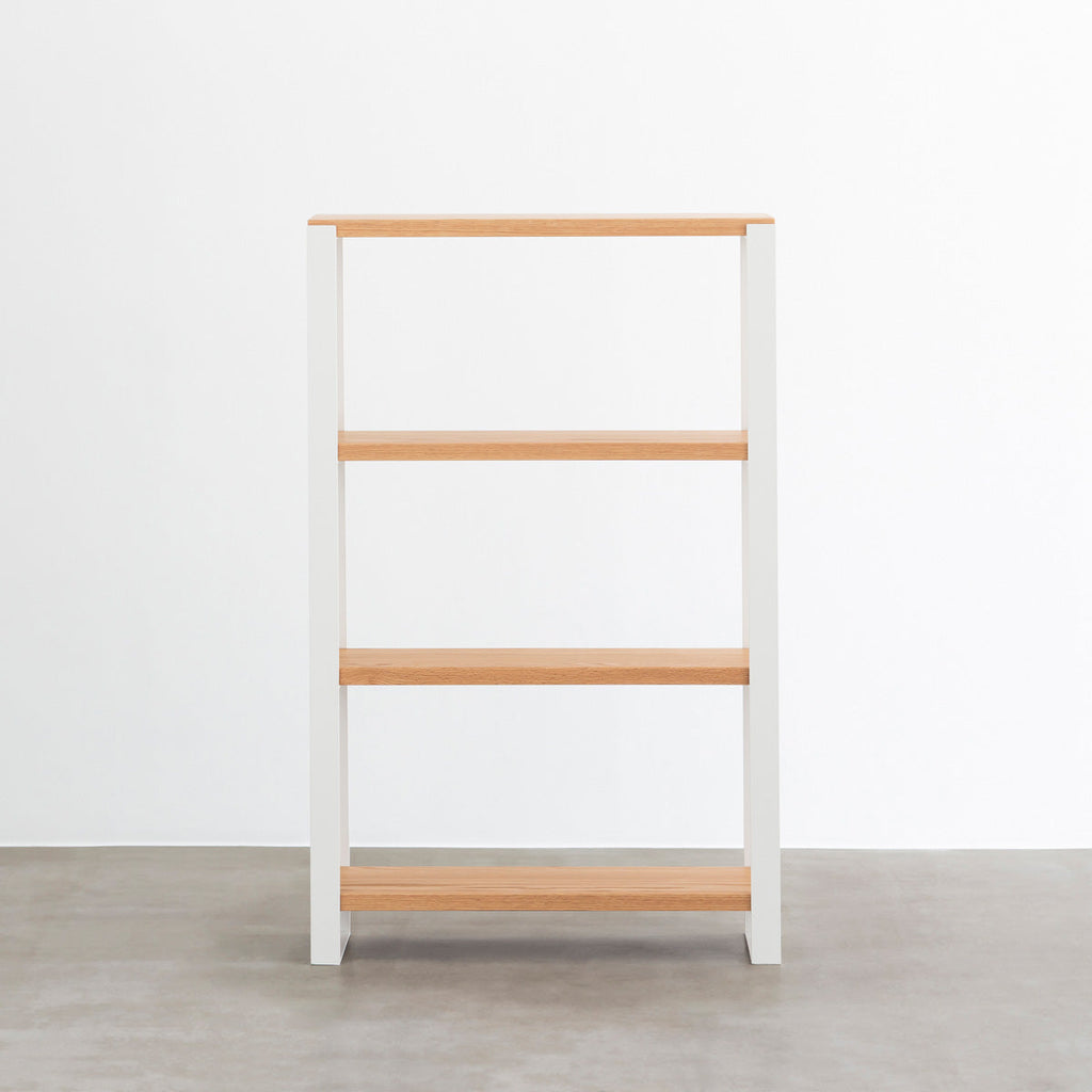 Kanademonoのレッドオーク材の棚板とホワイトのアイアンで製作したシェルフ（正面）