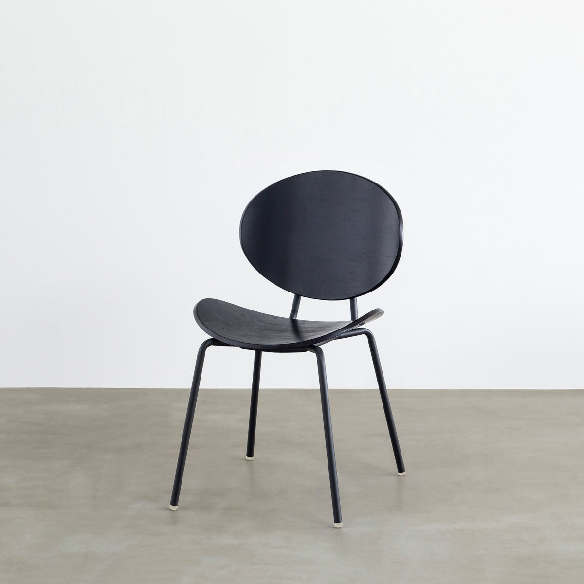 KANADEMONOのペア材プライウッドとアイアンを組み合わせたユニークモダンなブラックのダイニングチェア