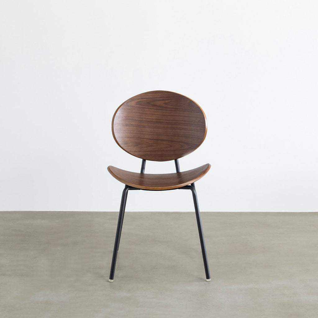 KANADEMONOのペア材プライウッドとアイアンを組み合わせたユニークモダンなブラウンのダイニングチェア（正面）