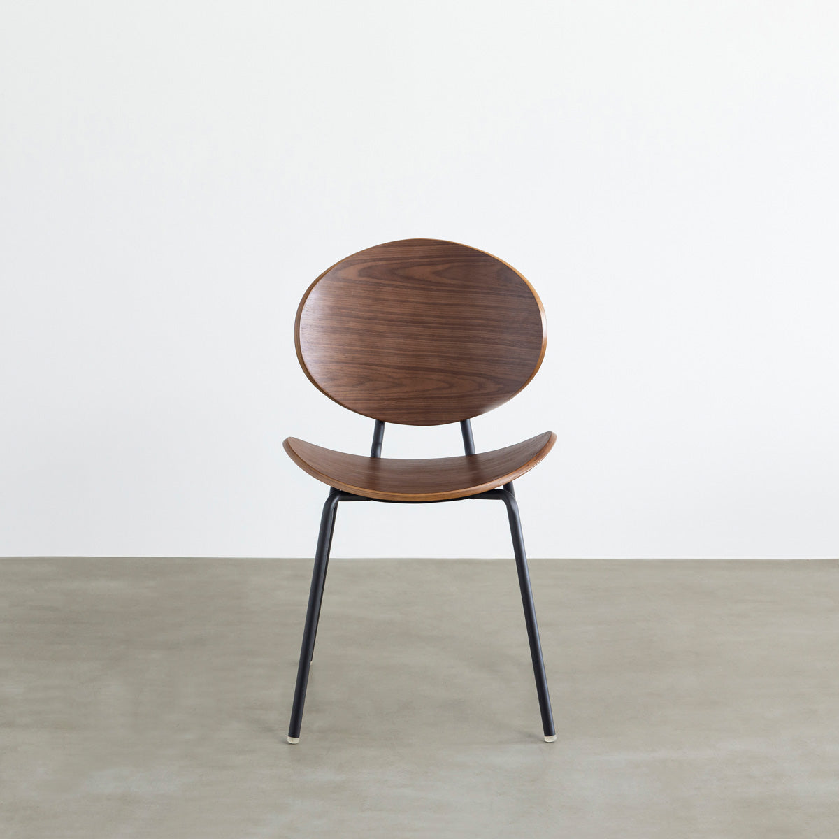 KANADEMONOのペア材プライウッドとアイアンを組み合わせたユニークモダンなブラウンのダイニングチェア（正面）