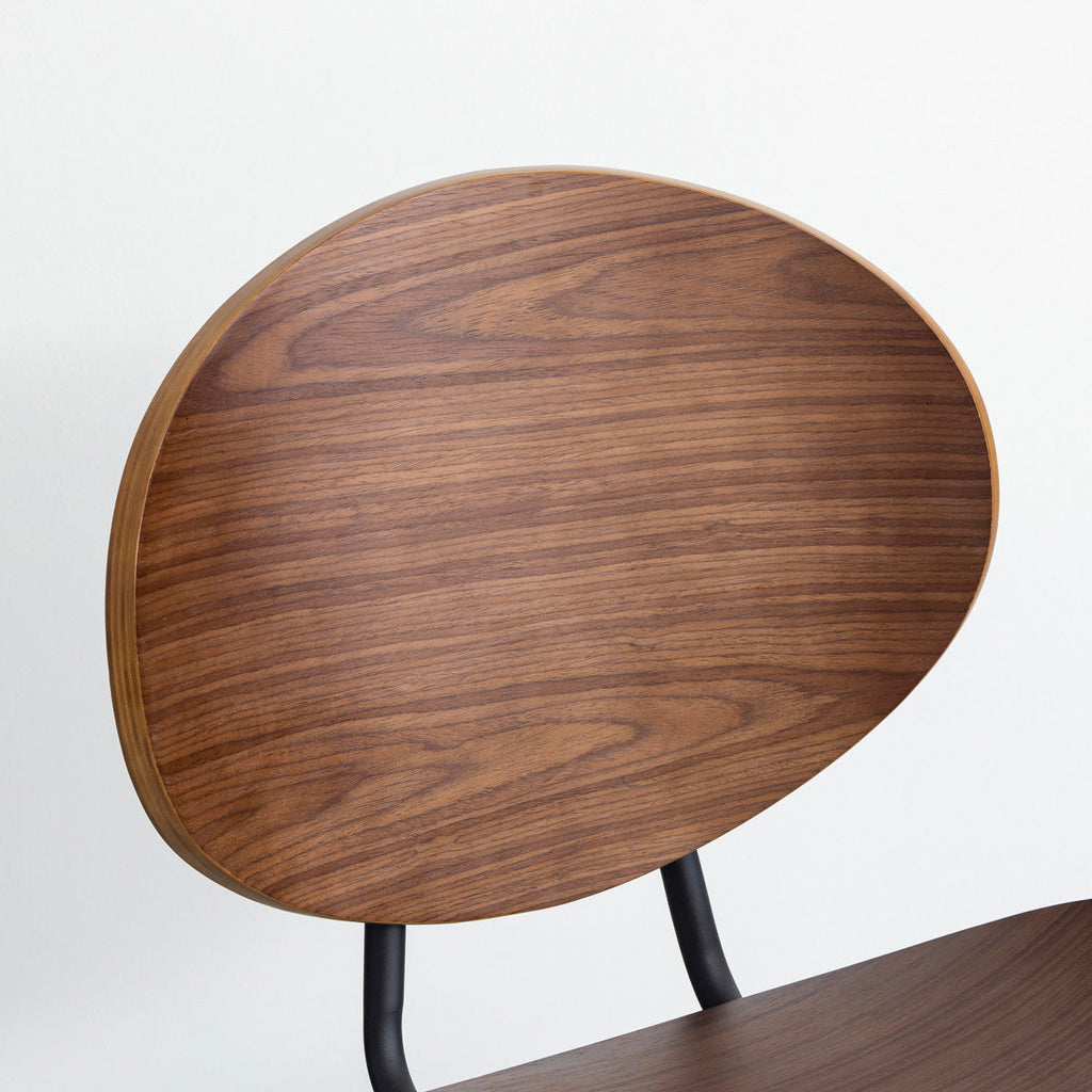 KANADEMONOのペア材プライウッドとアイアンを組み合わせたユニークモダンなブラウンのダイニングチェア（背もたれ）