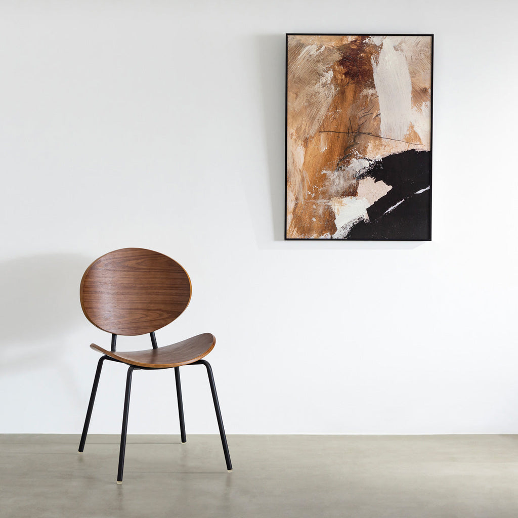 KANADEMONOのペア材プライウッドとアイアンを組み合わせたユニークモダンなブラウンのダイニングチェア（使用例）