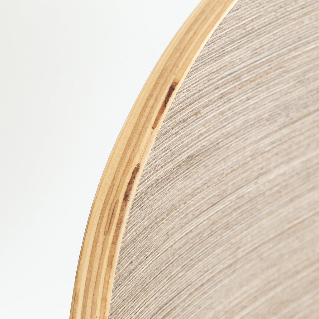 KANADEMONOのペア材プライウッドとアイアンを組み合わせたユニークモダンなグレーのダイニングチェア（断面）