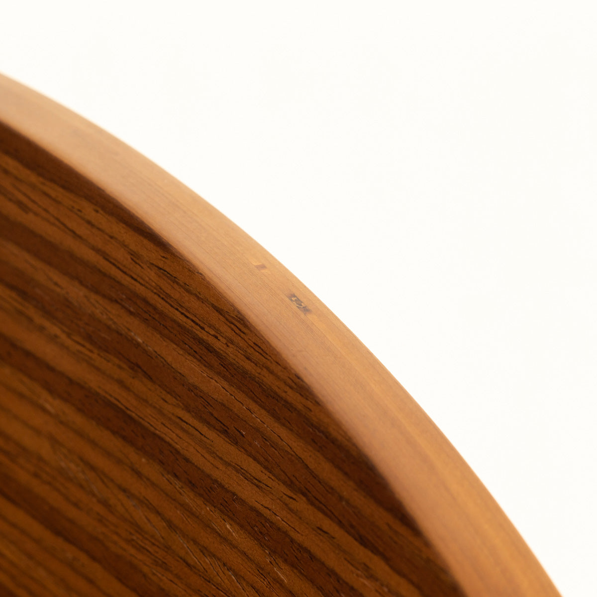 KANADEMONOのペア材プライウッドとアイアンを組み合わせたユニークモダンなブラウンのダイニングチェア（断面）