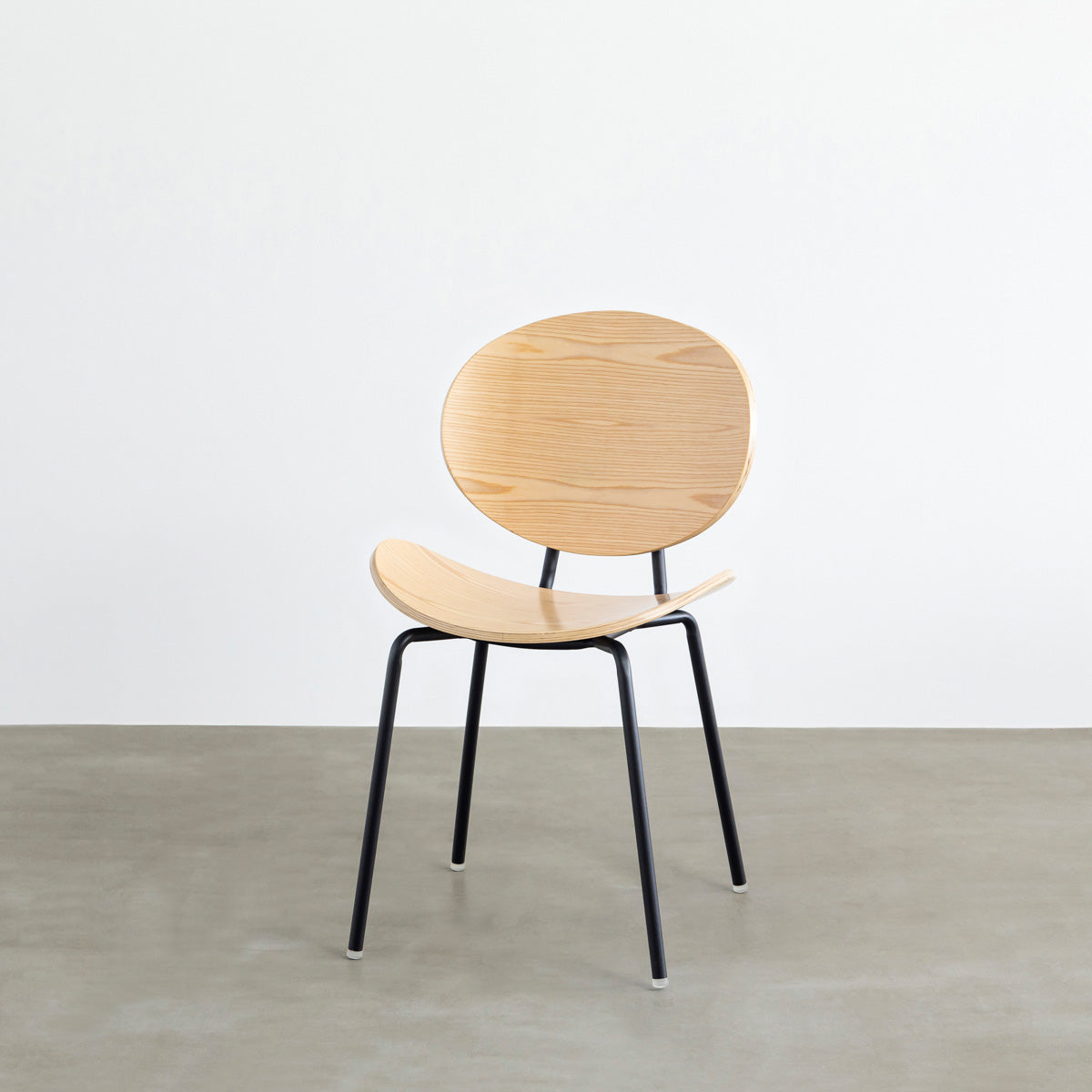 KANADEMONOのペア材プライウッドとアイアンを組み合わせたユニークモダンなナチュラルカラーのダイニングチェア