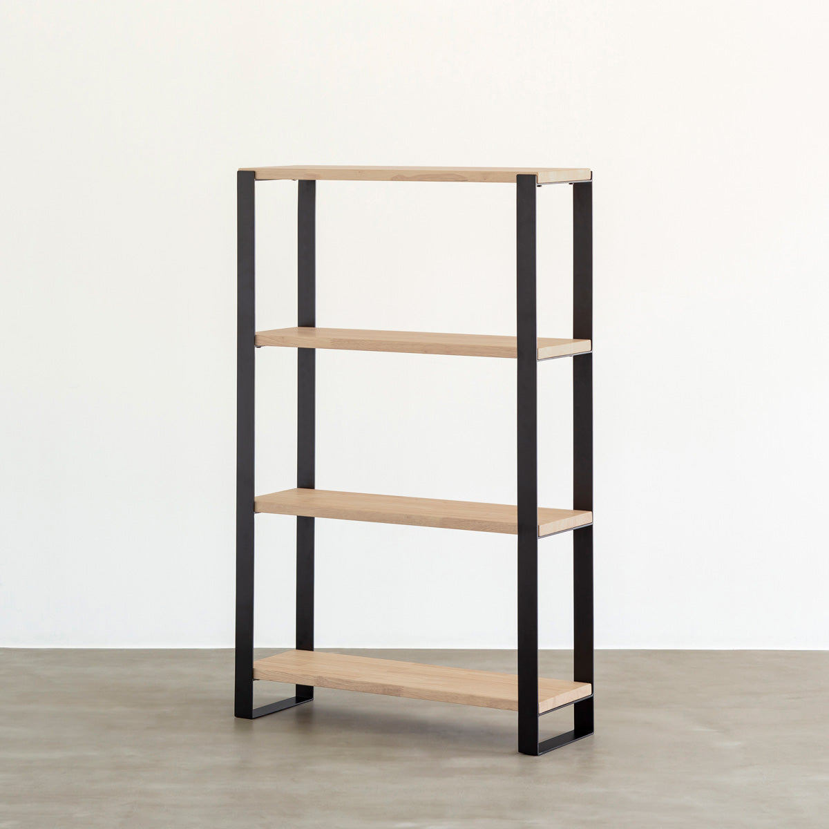KANADEMONOのラバーウッドアッシュの棚板とアイアン脚を組み合わせたシェルフ