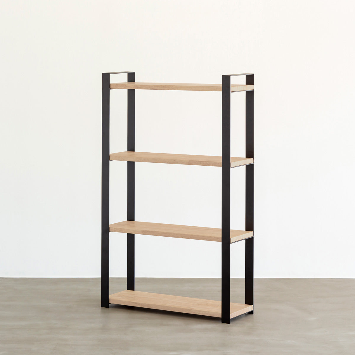 KANADEMONOのラバーウッドアッシュの棚板とアイアン脚を組み合わせたシェルフ（上下逆に設置時）