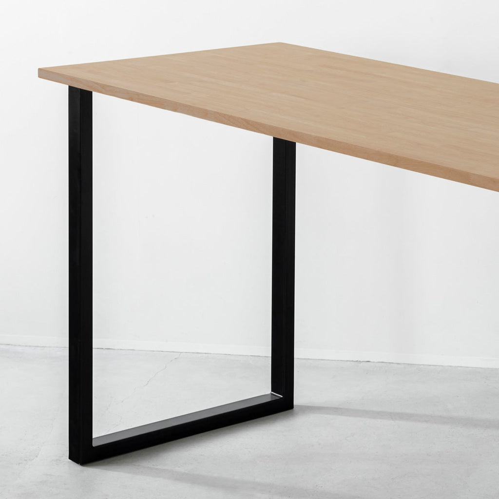 かなでもののBLOCK&TRAY付きのラバーウッド材アッシュの天板とスクエアの鉄脚を組み合わせたスタンディングデスク（天板と脚）