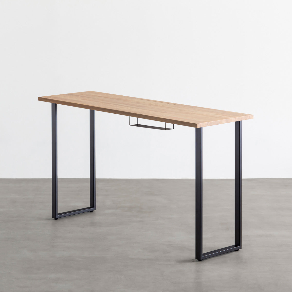 かなでもののBLOCK&TRAY付きのラバーウッド材アッシュの天板とスクエアの鉄脚を組み合わせたハイレクタングルデスク