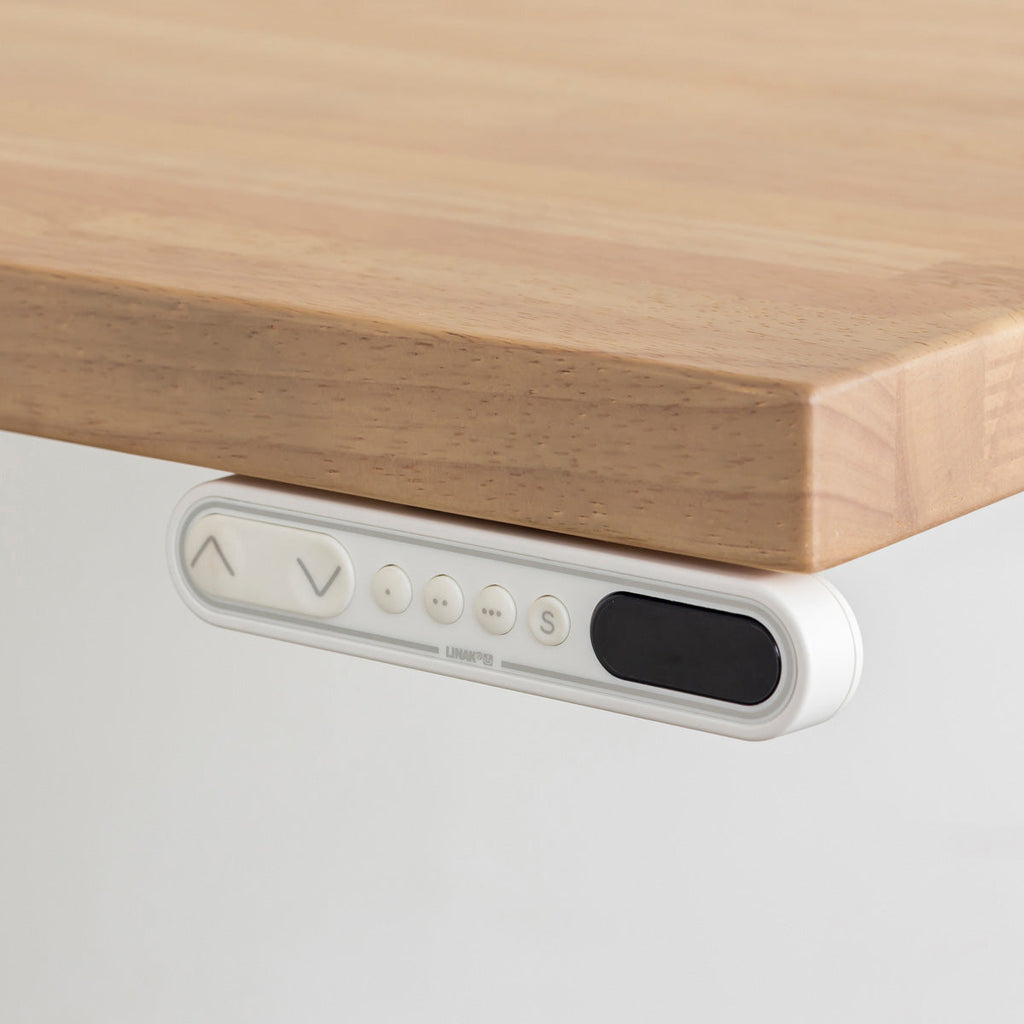 ほんのりグレーがかった色味がシックなラバーウッドアッシュの天板と、ブラックの電動昇降脚を組み合わせた、デザイン性も機能性もスマートなテーブル（コントローラー）