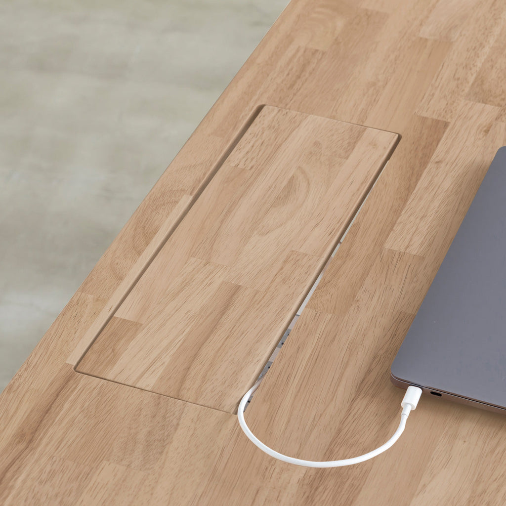 かなでもののBLOCK&TRAY付きのラバーウッド材アッシュの天板とスクエアの鉄脚を組み合わせたスタンディングデスク（木製ブロック2）