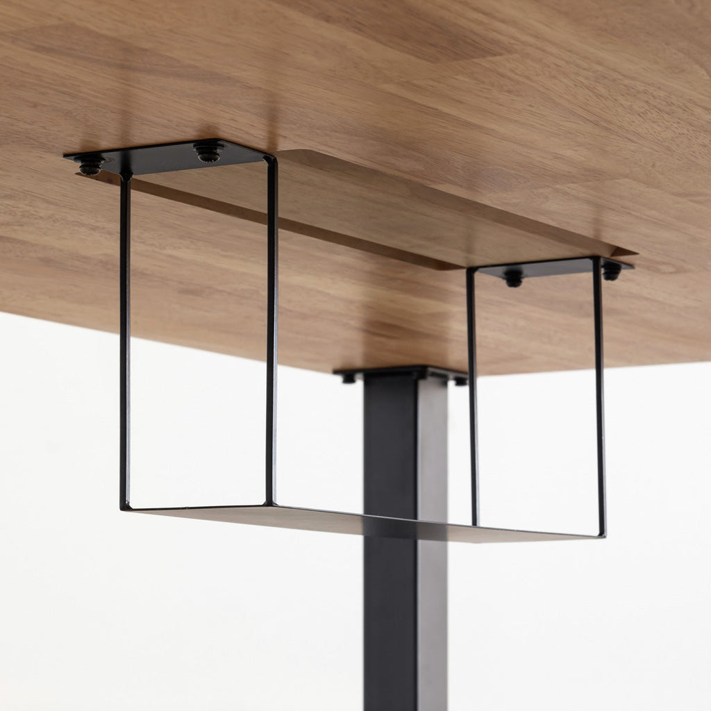 かなでもののBLOCK&TRAY付きのラバーウッド材アッシュの天板とスクエアの鉄脚を組み合わせたスタンディングデスク（トレー・下からのアングル）