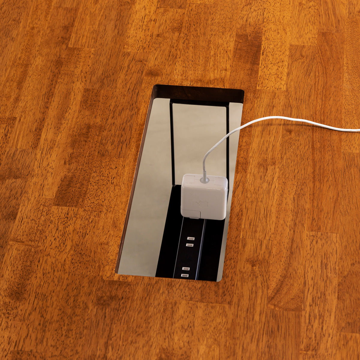 かなでもののBLOCK&TRAY付きのラバーウッド材チークブラウンの天板（トレー・上からのアングル2）