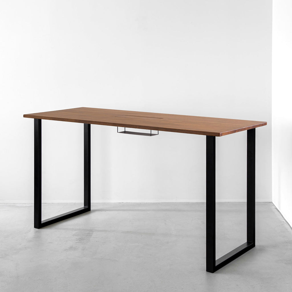 かなでもののBLOCK&TRAY付きのラバーウッド材チークブラウンの天板とスクエアの鉄脚を組み合わせたスタンディングデスク