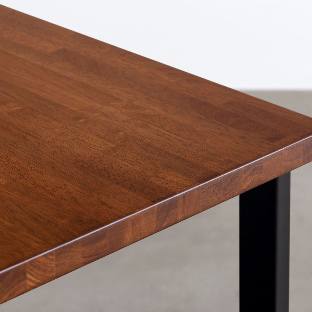 かなでもののBLOCK&TRAY付きのラバーウッド材チークブラウンの天板とスクエアの鉄脚を組み合わせたハイレクタングルデスク（天板角）