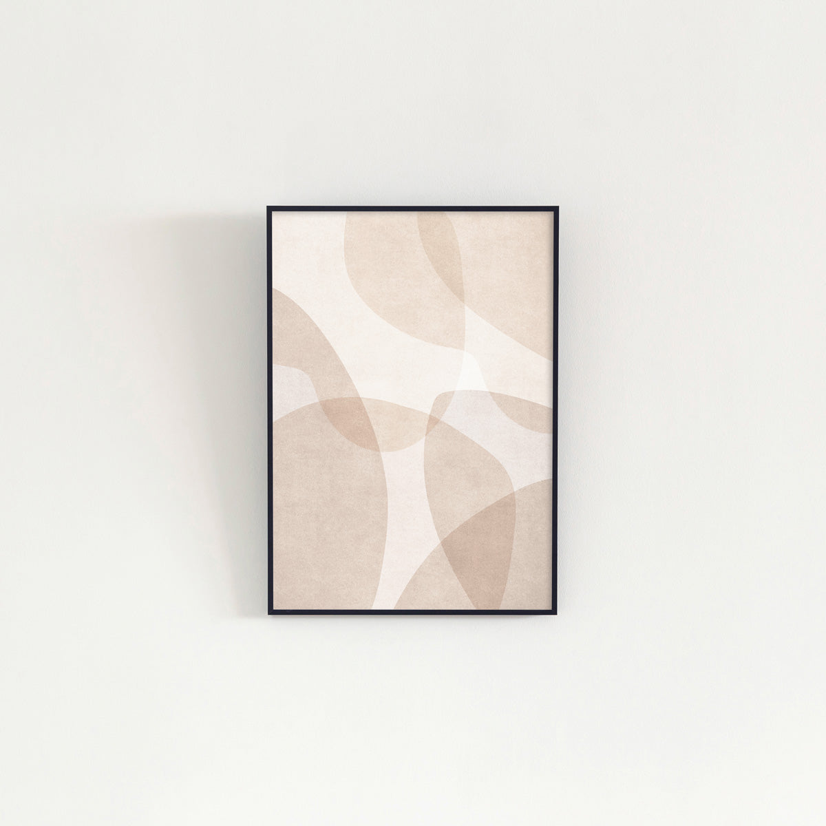 KANADEMONOのやさしいトーンのライトブラウンで描かれる無造作なシルエットの重なりが上品なシンプルナチュラルアートA2＋ブラックフレーム