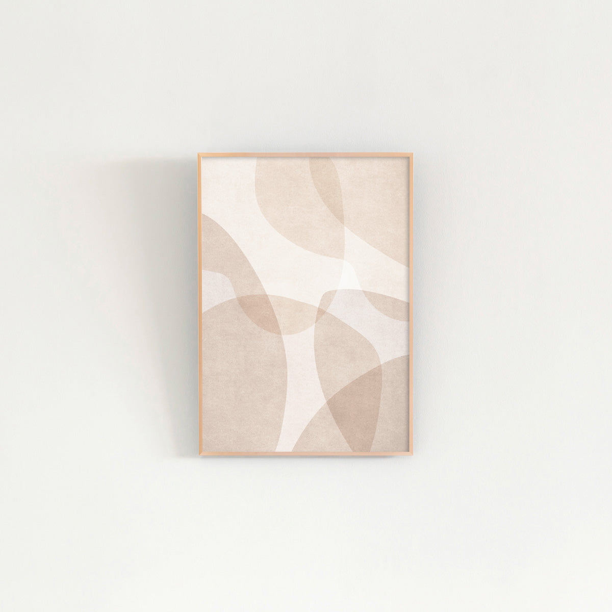 KANADEMONOのやさしいトーンのライトブラウンで描かれる無造作なシルエットの重なりが上品なシンプルナチュラルアートA2＋ゴールドフレーム