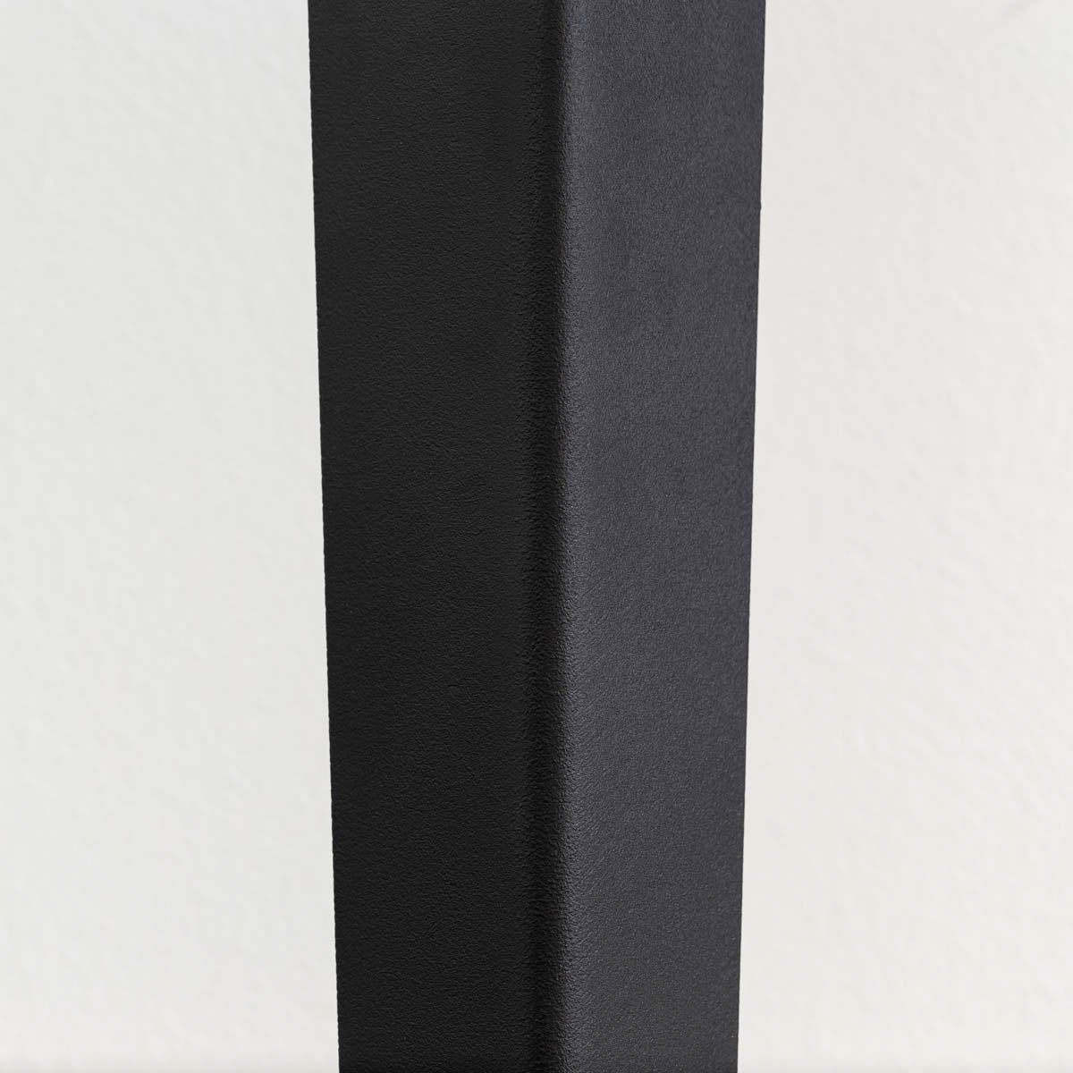 KanademonoのリノリウムPebble天板にブラックのソリッドピン鉄脚を合わせたシンプルモダンなコンパクトデスク（脚）