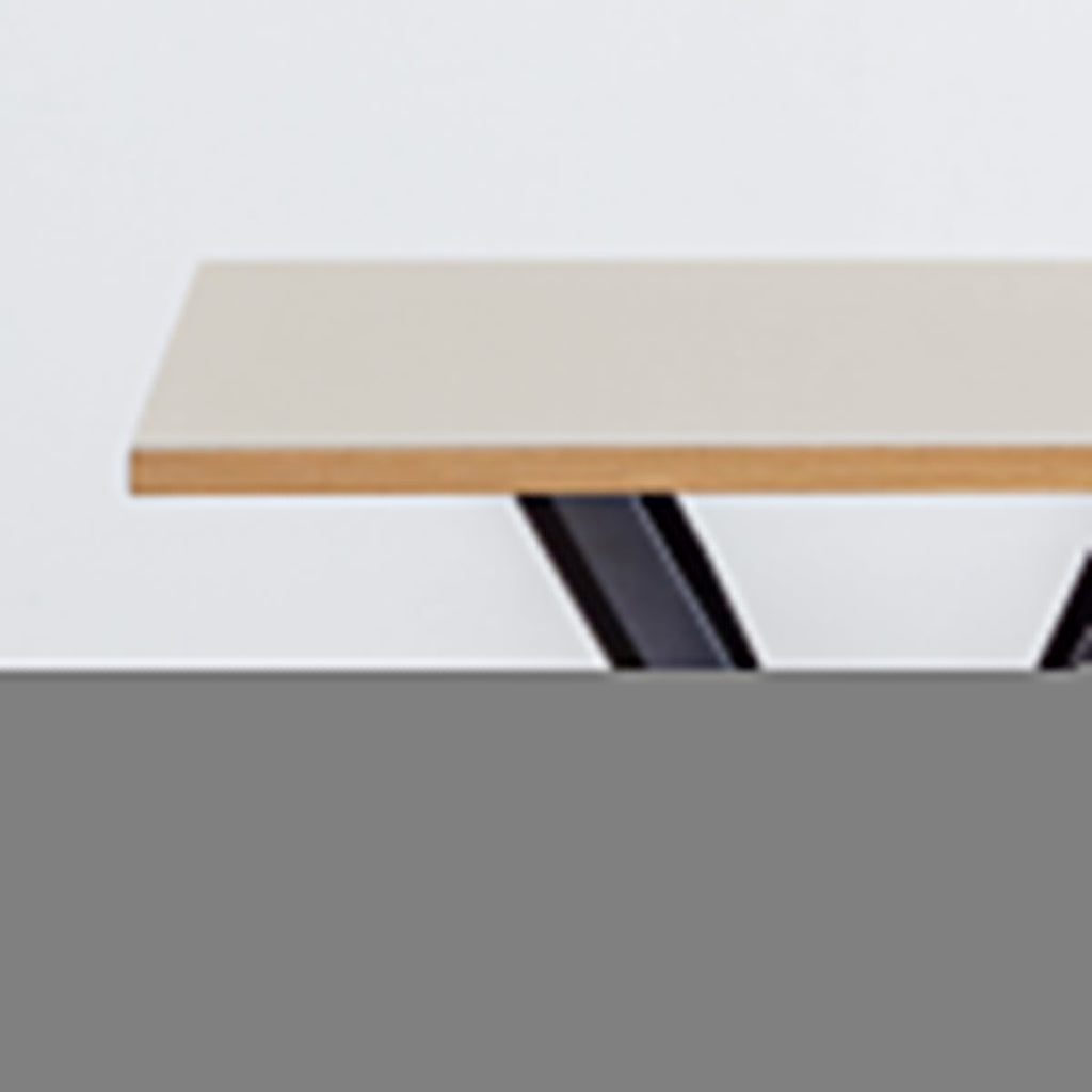 Kanademonoリノリウム Mushroomのスクエア天板とデザイン性の高いXラインの脚を組み合わせたカフェテーブル（天板と脚）