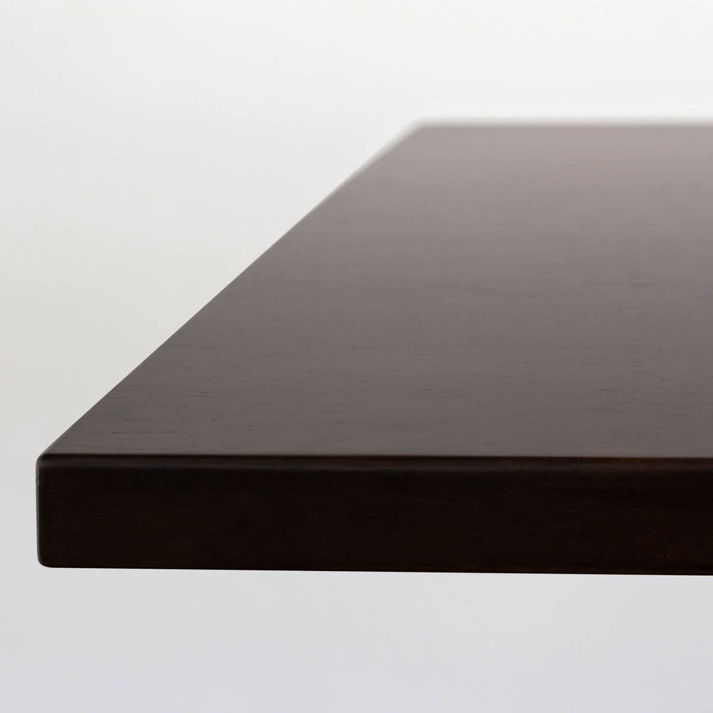 かなでもののラバーウッド材のスクエア天板BlackBrownとマットブラックの4pinアイアン脚を組み合わせたすっきりとしたデザインのカフェテーブルの天板2
