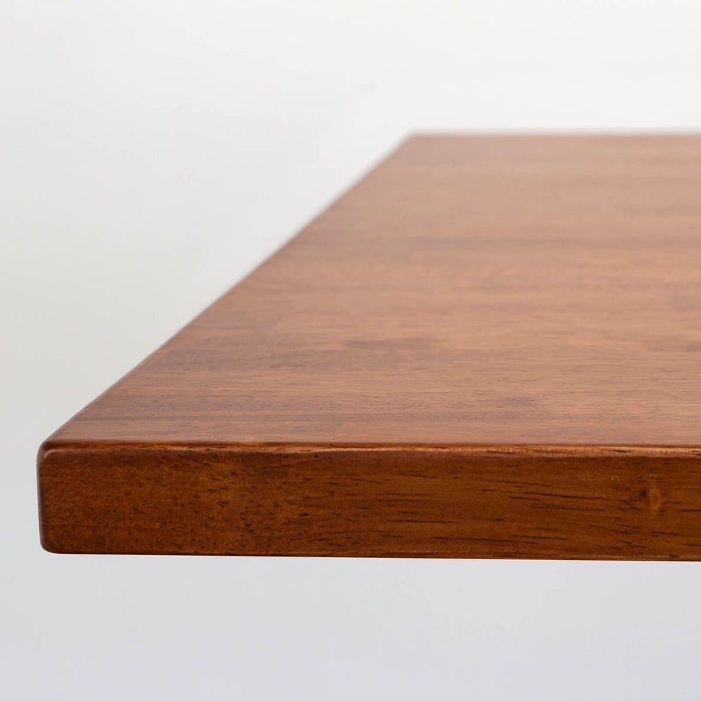 かなでもののラバーウッド材のスクエア天板TeakBrownとマットブラックの4pinアイアン脚を組み合わせたすっきりとしたデザインのカフェテーブルの天板2