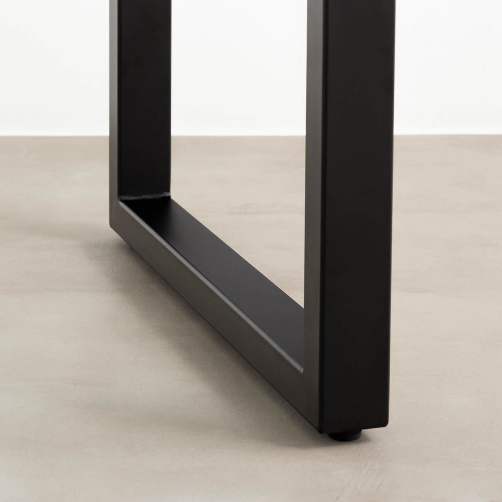 かなでもののマットブラックのミニマルシンプルなスクエアタイプ（H70cm）の鉄脚（下部クローズ）