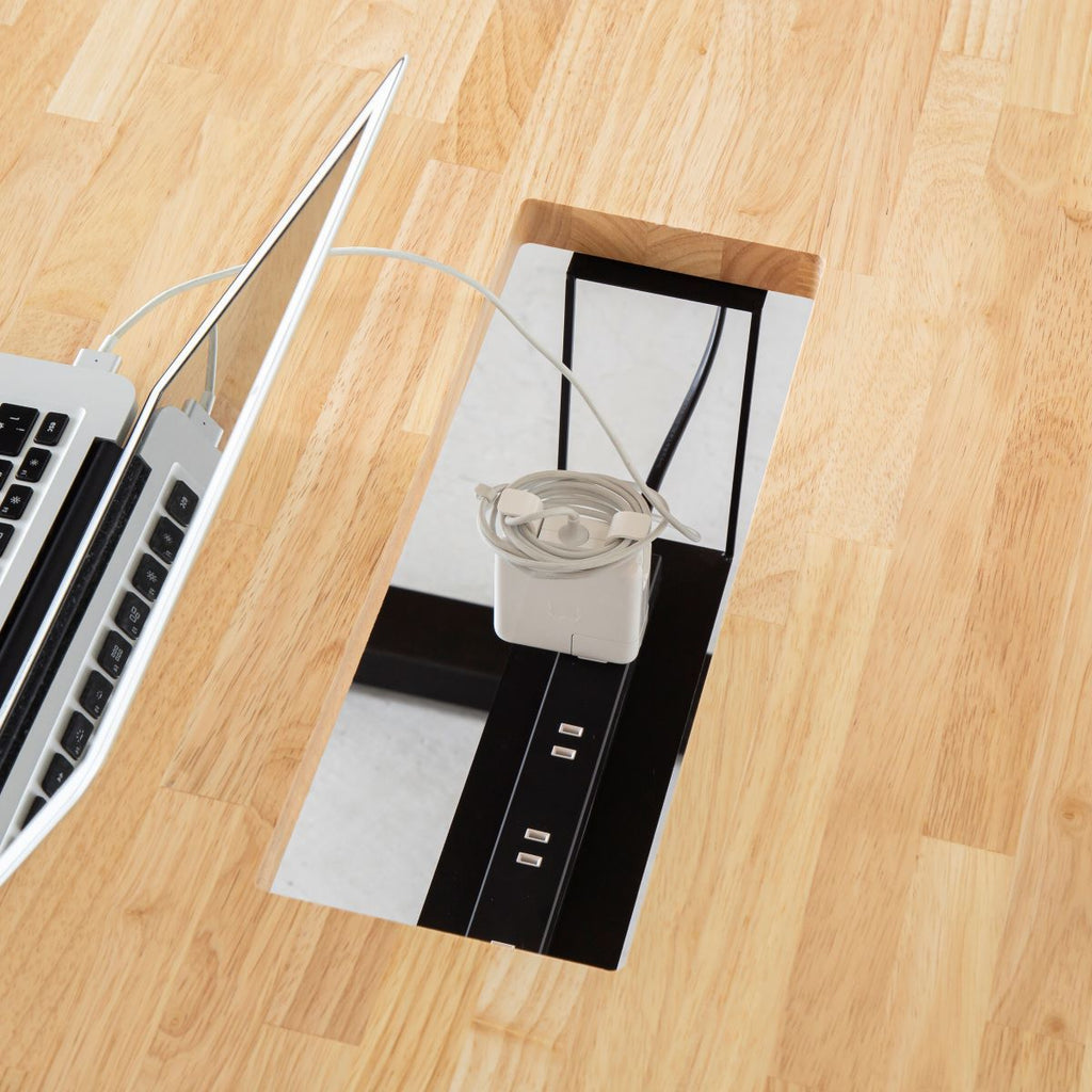 かなでもののBLOCK&TRAY付きのナチュラルなラバーウッド材の天板とスクエアの鉄脚を組み合わせたスタンディングデスク（トレー・上からのアングル4）