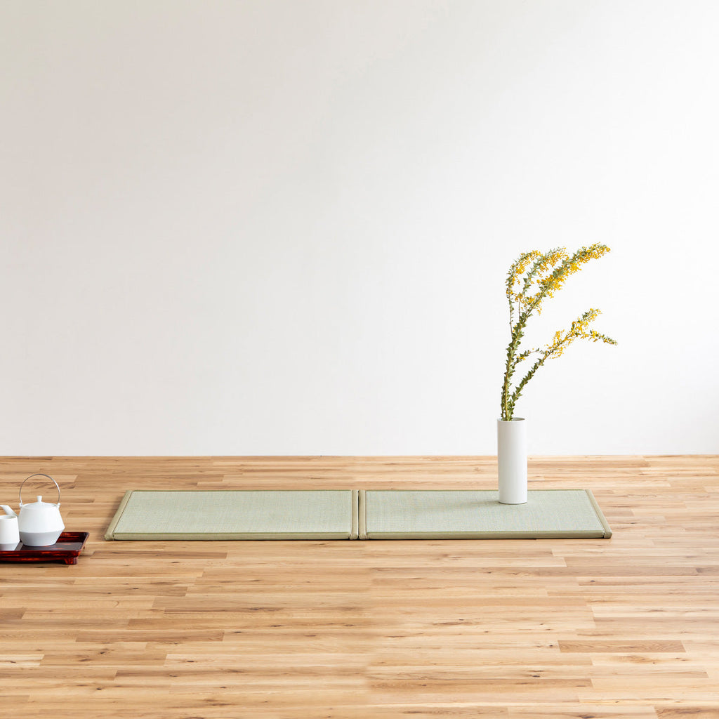 国産のい草をつかった爽やかな印象の70 × 70cmの置き畳（使用例2）