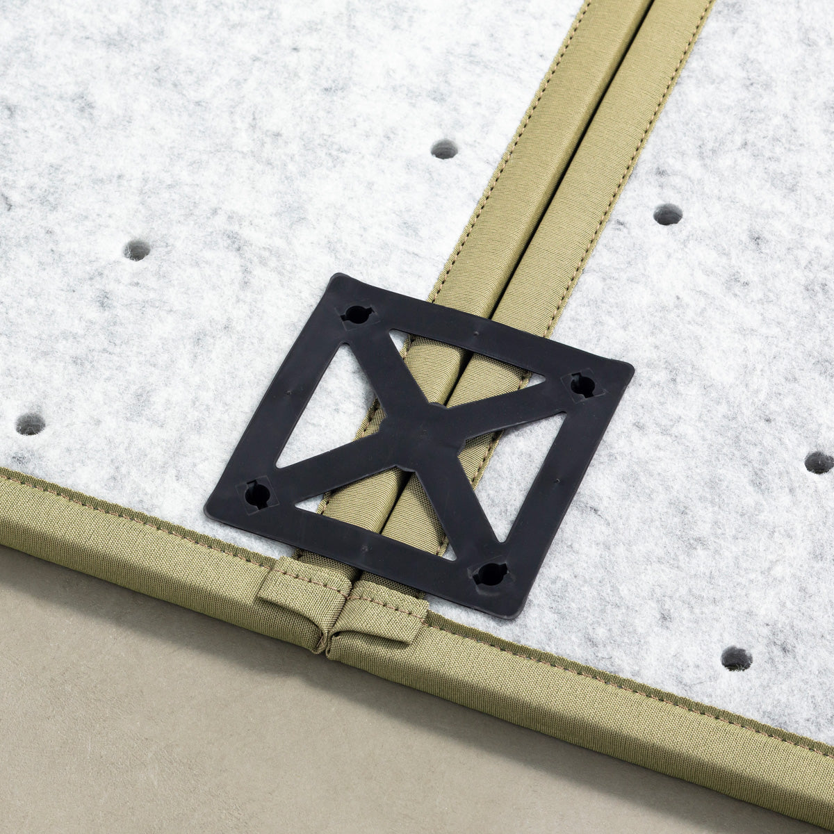 国産のい草をつかった爽やかな印象の70 × 70cmの置き畳（ジョイント装着イメージ2）