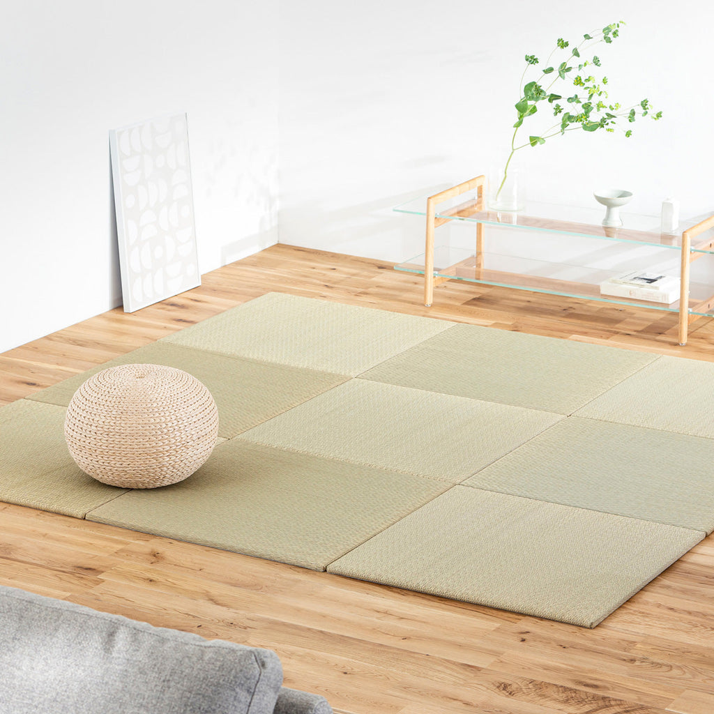 ヘリなしでスタイリッシュに仕上げた洗練された印象の70 × 70cmの置き畳（使用例13）