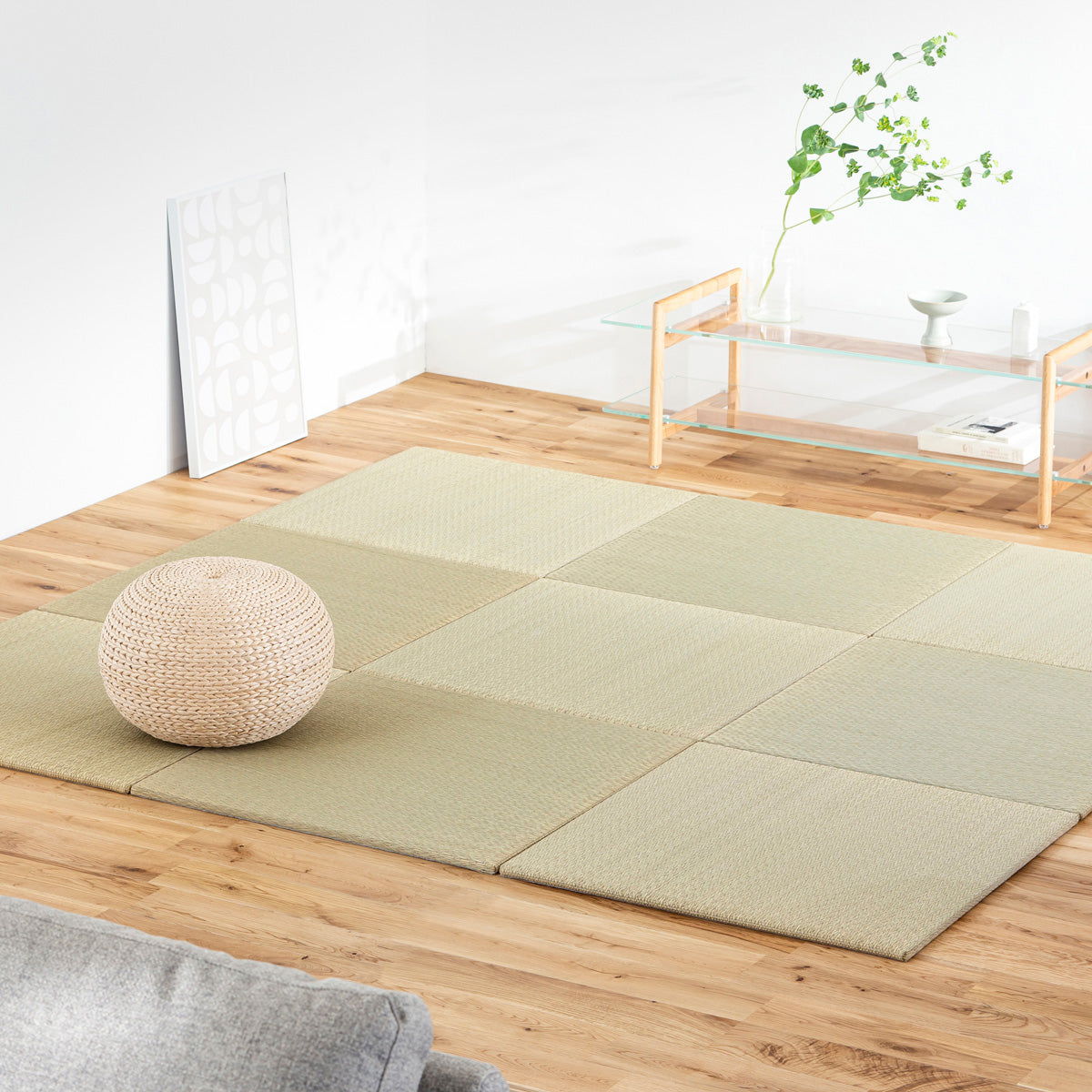 ヘリなしでスタイリッシュに仕上げた洗練された印象の70 × 70cmの置き畳（使用例13）