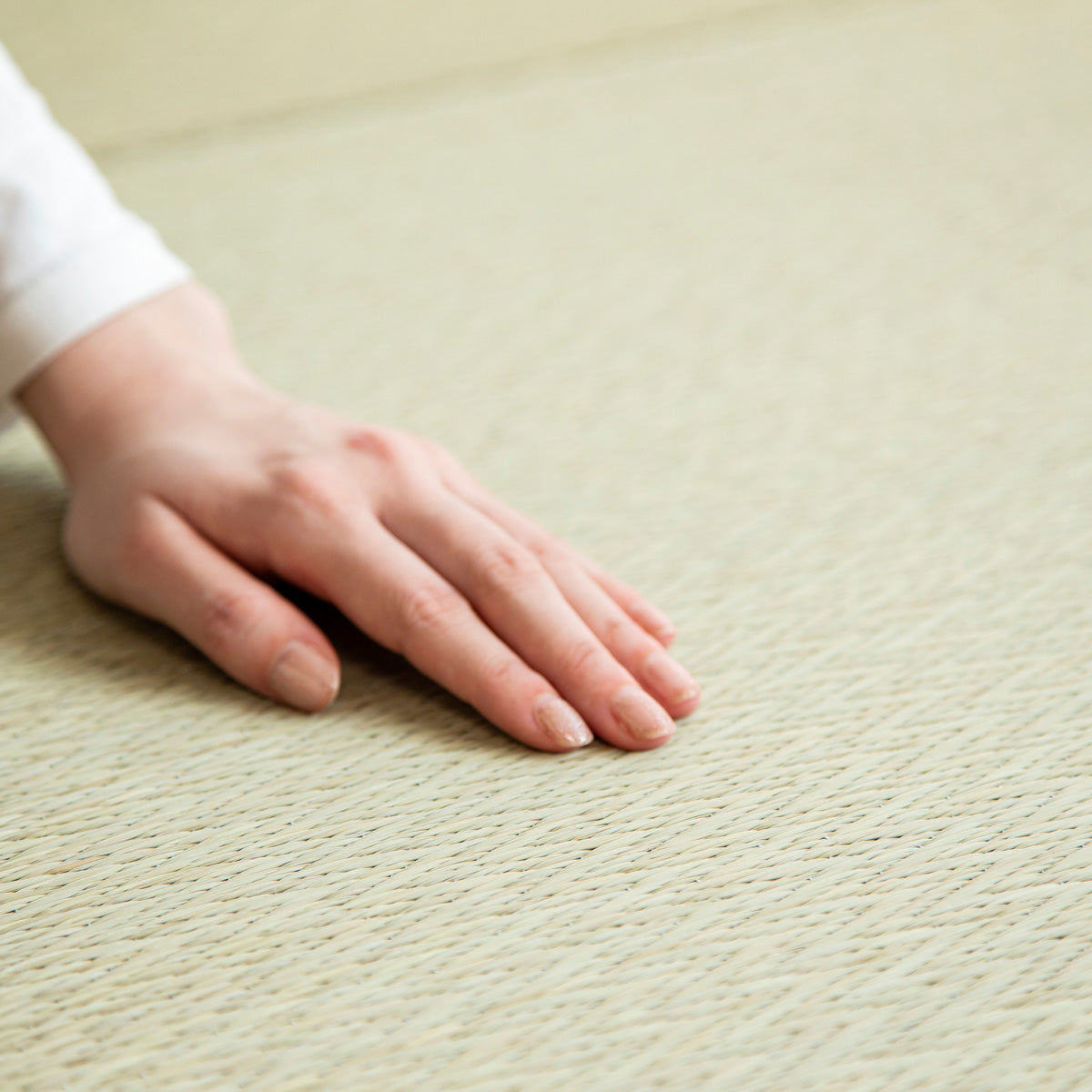 ヘリなしでスタイリッシュに仕上げた洗練された印象の70 × 70cmの置き畳（手触りカット）