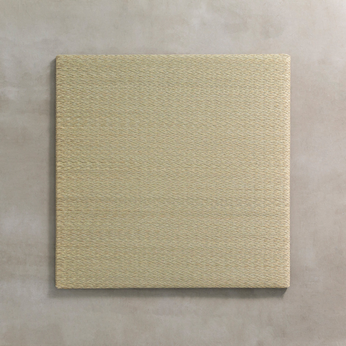 ヘリなしでスタイリッシュに仕上げた洗練された印象の70 × 70cmの置き畳（俯瞰カット）