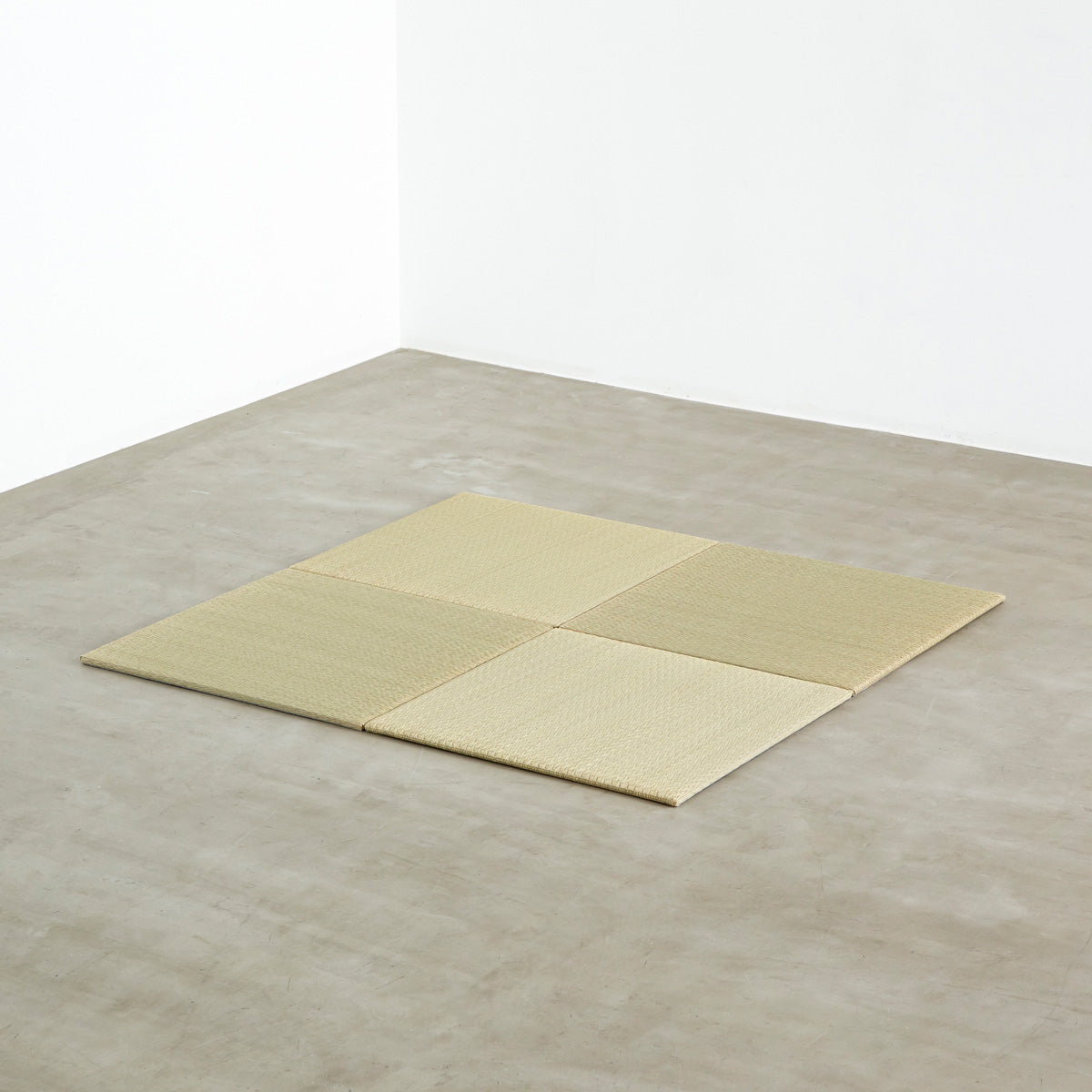 ヘリなしでスタイリッシュに仕上げた洗練された印象の70 × 70cmの置き畳（4枚市松敷き）