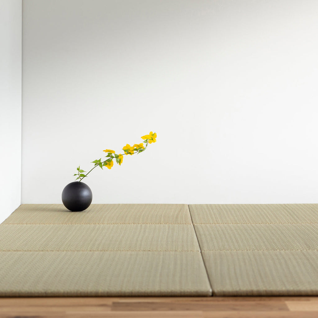 ヘリなしでスタイリッシュに仕上げた洗練された印象の70 × 70cmの置き畳（使用例2）
