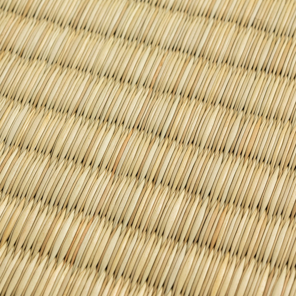 重厚感のある風合いが落ち着きをもたらす沖縄ビーグを使用したゴザ（クローズアップ）