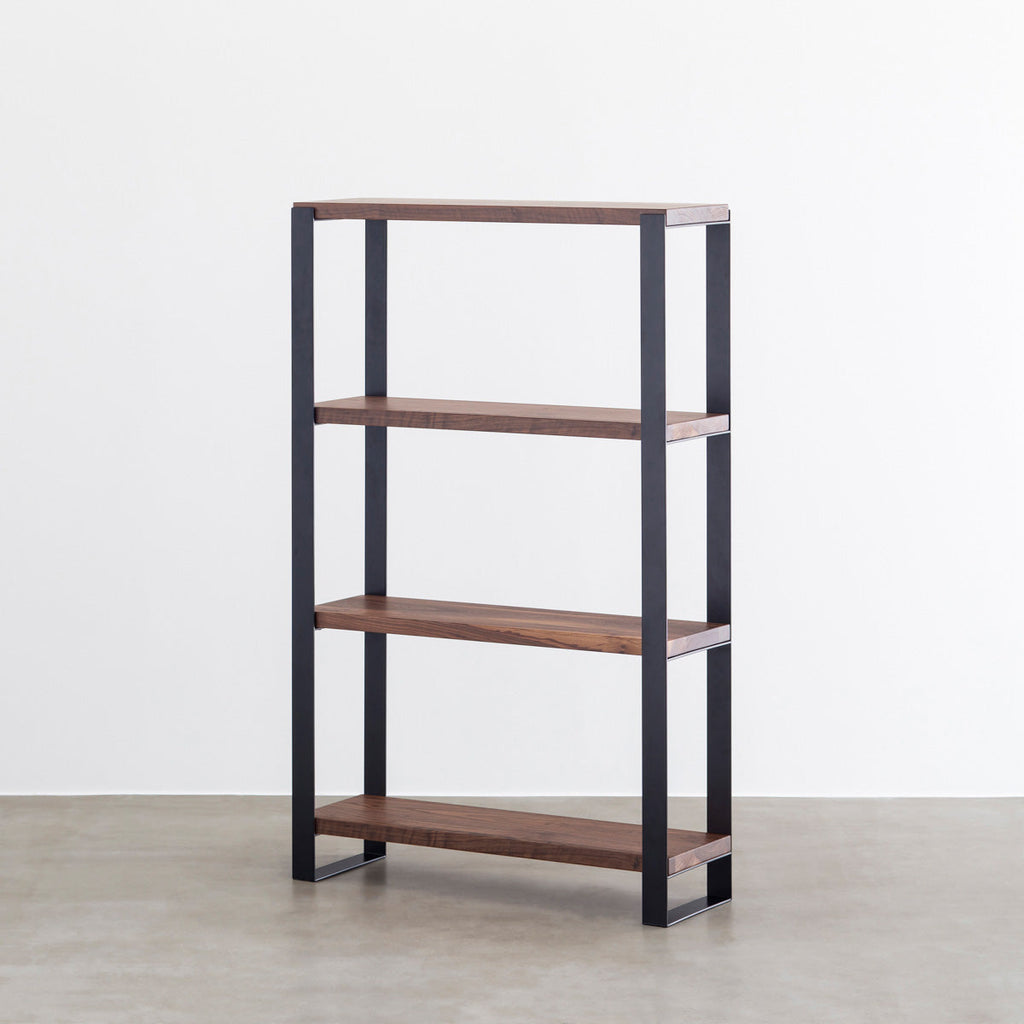 Kanademonoのウォルナットの棚板とブラックのアイアンで製作したシェルフ